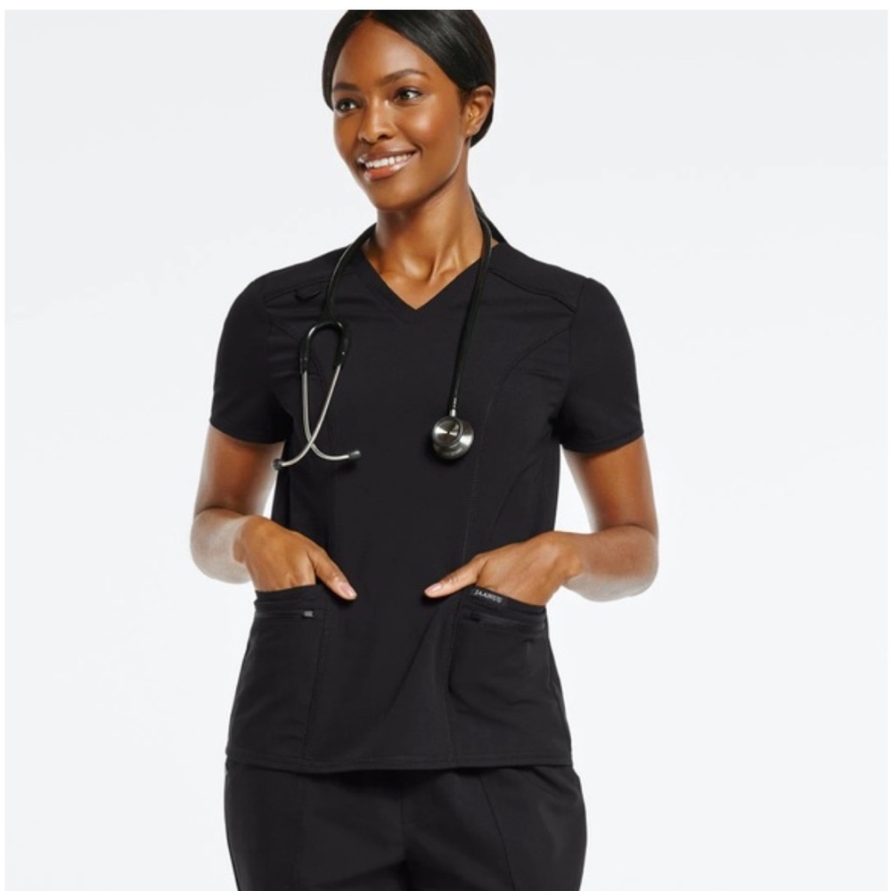 Jaanuu 4 pocket D ring scrub top- NWT